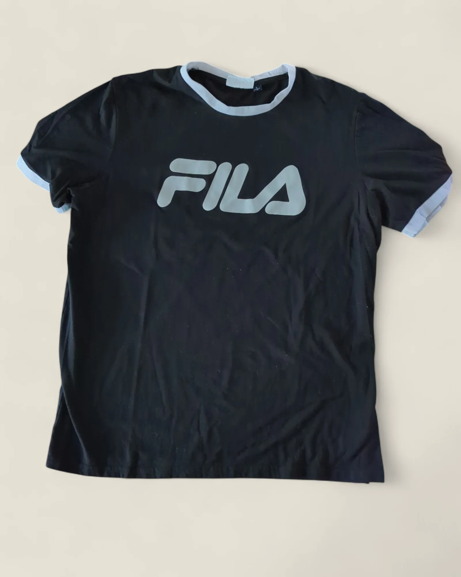 FILA BLACK TSHIRT ADULT LARGE PRE-LOVED