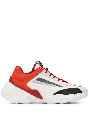 Sneakers smasher
