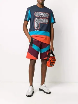 T-shirt con logo stampato in pelle di serpente