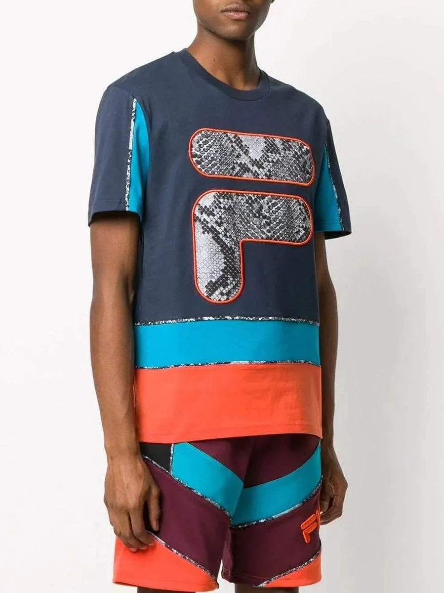 T-shirt con logo stampato in pelle di serpente