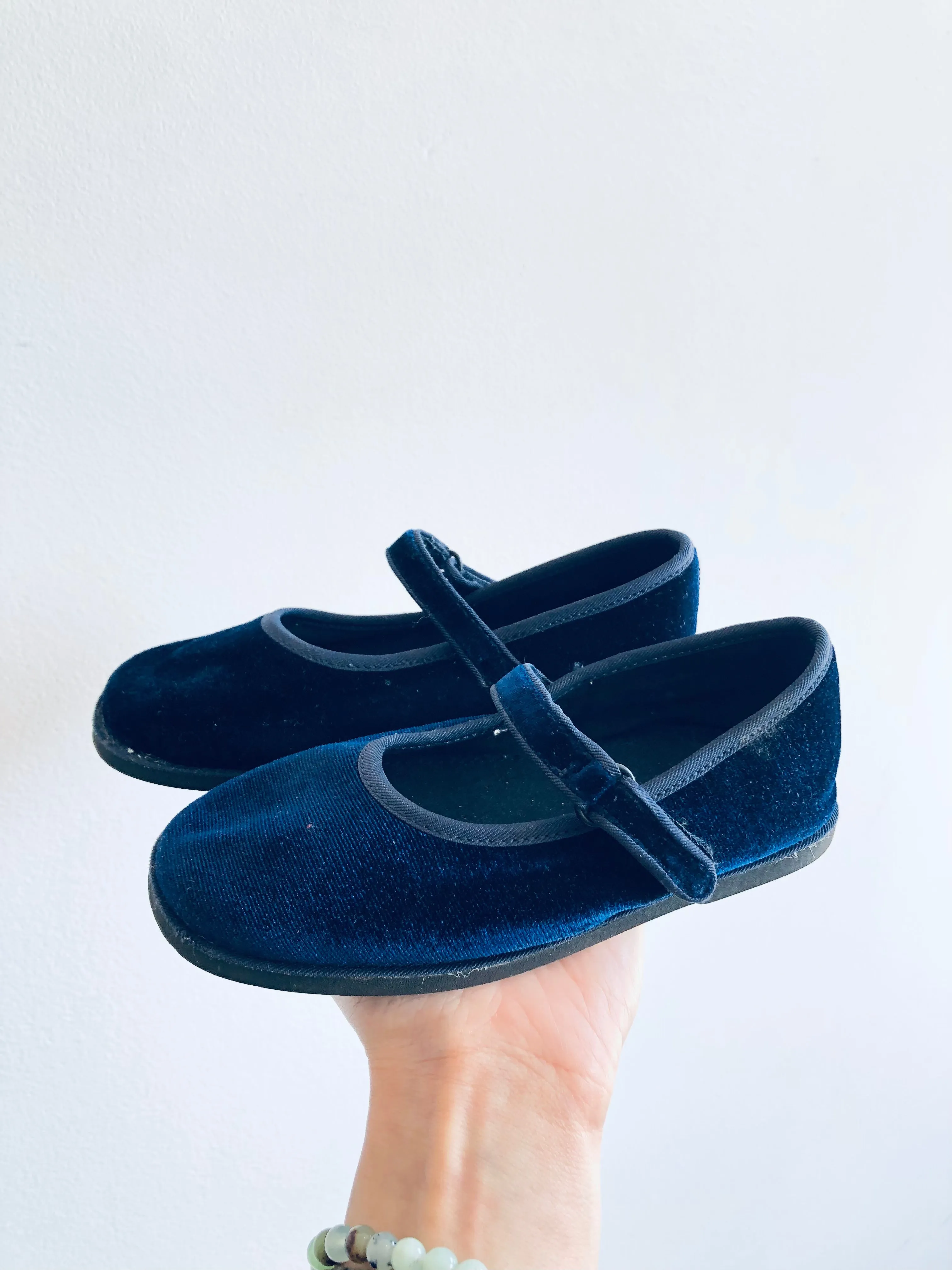 Velvety Mary Janes // 9.5 Toddler