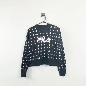 Vintage Fila Cropped Sweatshirt
